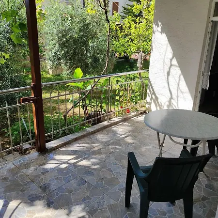 Next To The فيلة